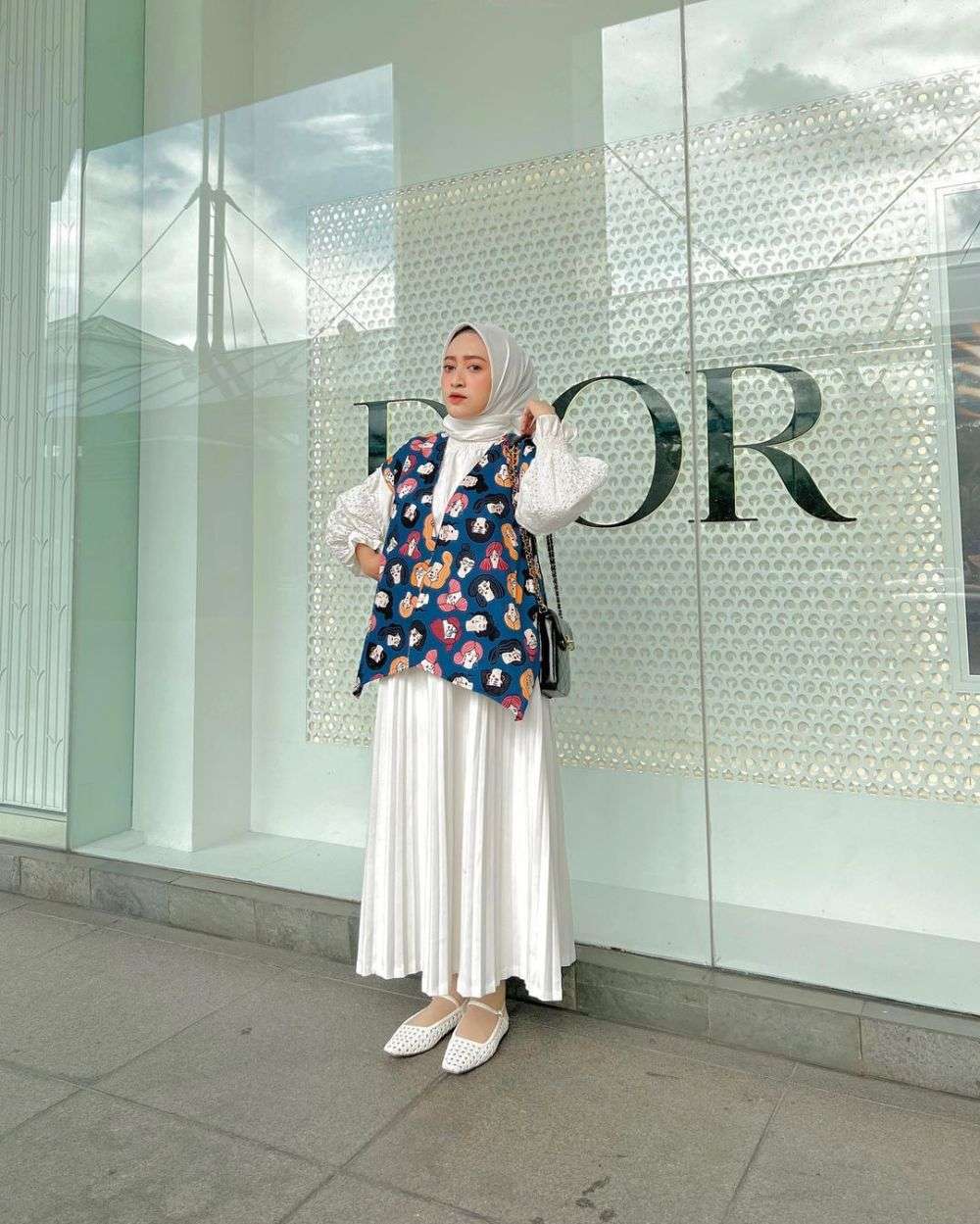 Ootd Hijab Dengan Atasan Putih Ala Seviqe Febinita