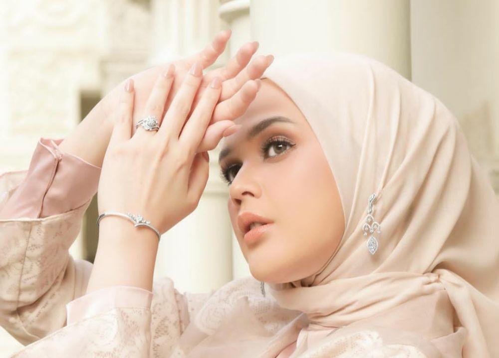 Inspirasi Gaya Hijab Momen Lebaran Tampil Modis Dan Elegan