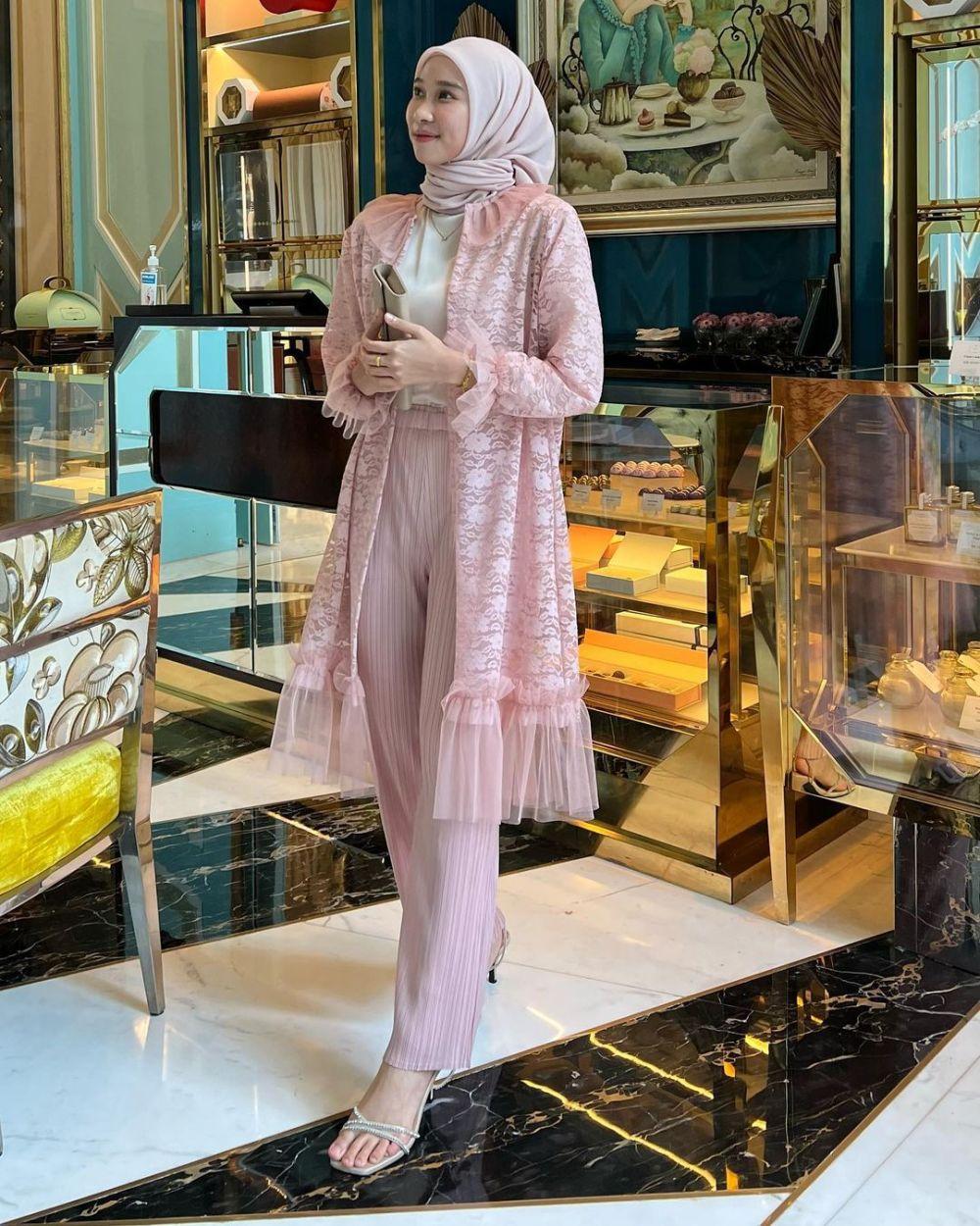 Ootd Hijab Pendamping Wisuda Ala Astri Ratnasari Classy