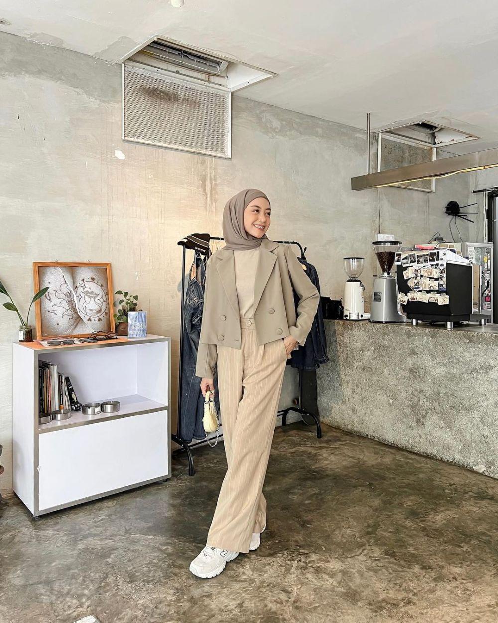 Ide Ootd Hijab Dengan Blazer Ala Meirani Amalia Putri