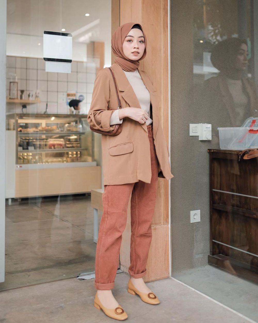 10 Ide OOTD Hijab Dengan Blazer Ala Meirani Amalia Putri