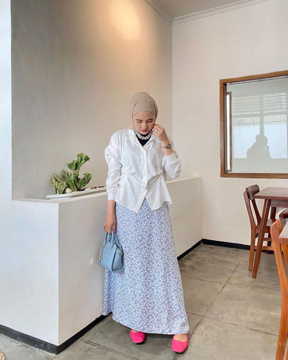 OOTD Hijab Dengan Rok Motif Ala Intan Ghazella