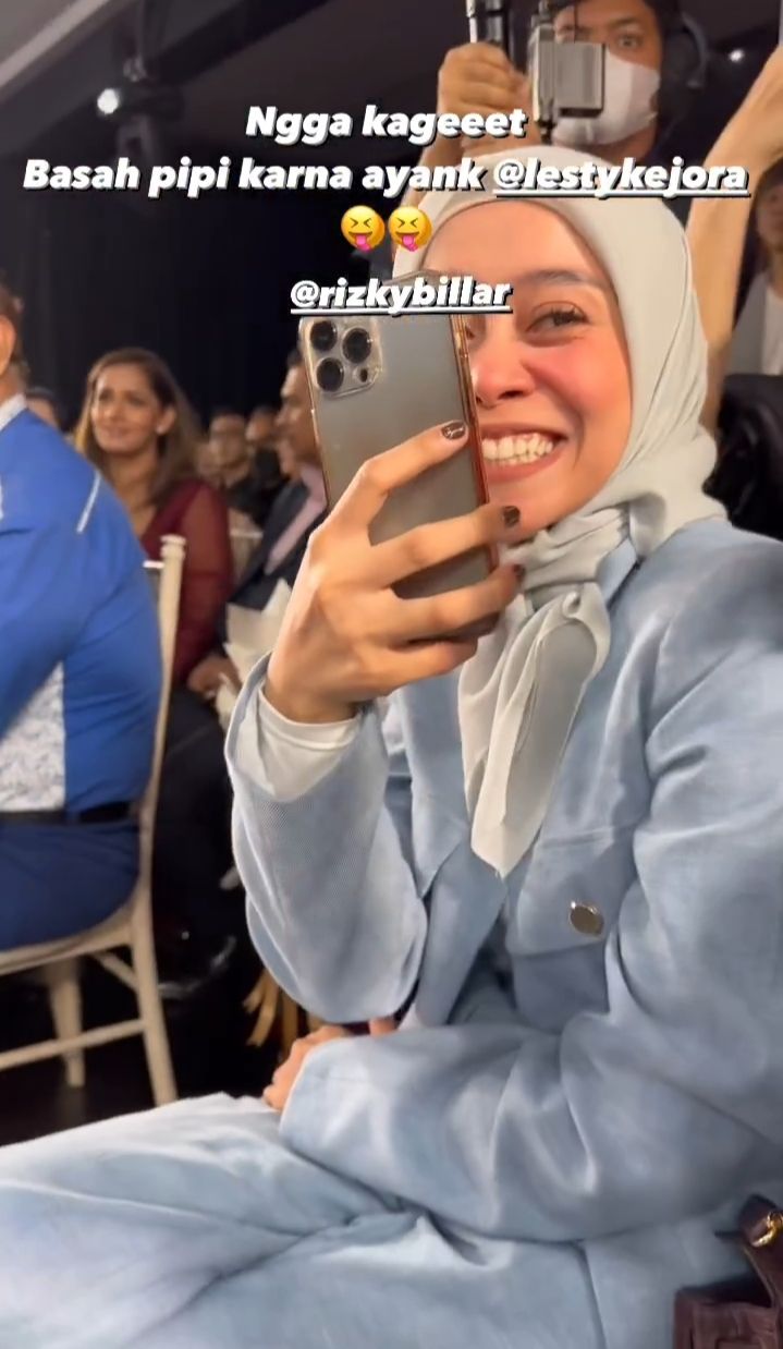 Momen Lesti Nonton Rizky Billar Tampil Di Catwalk Nangis