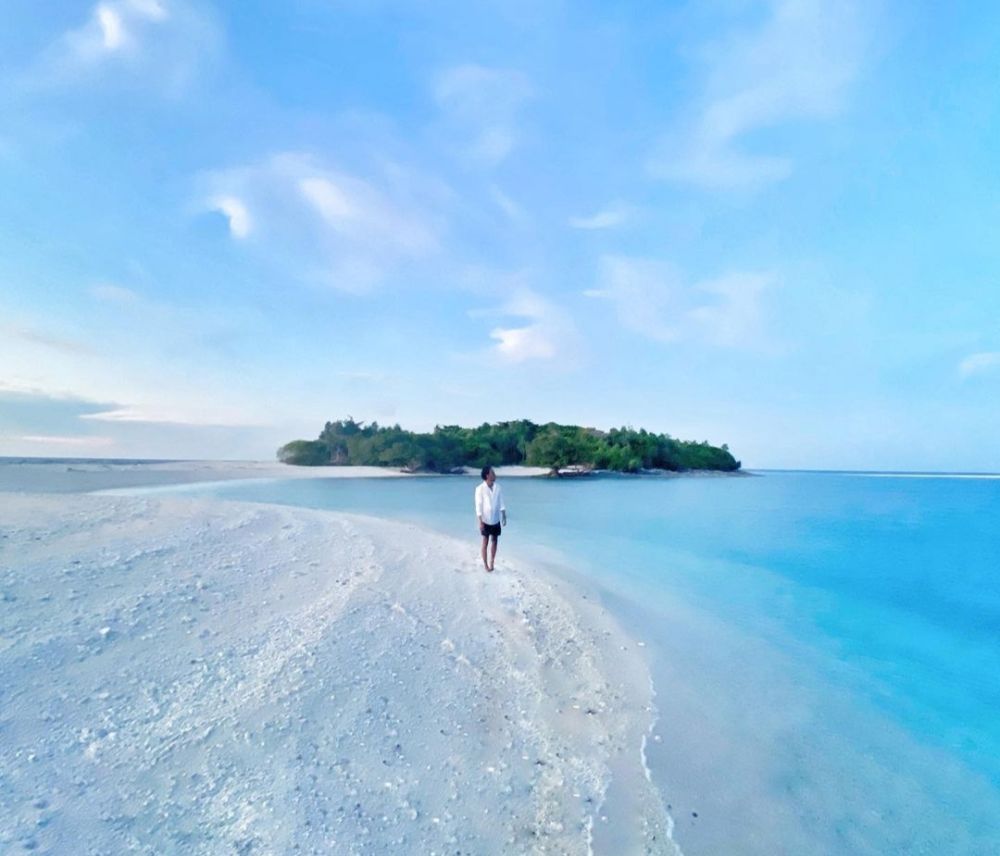 Pesona Pulau Nailaka Banda Neira