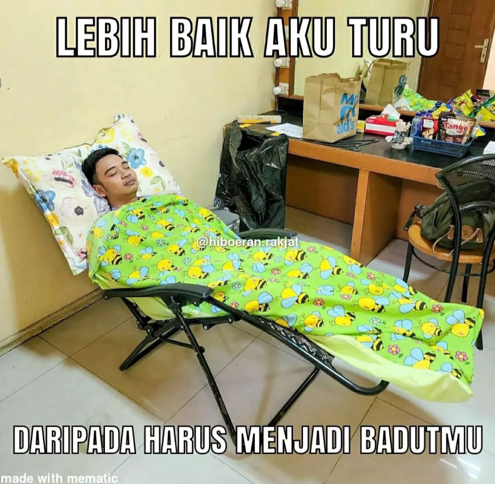 Meme Kocak Alasan Cowok Lama Balas Chat Gak Melulu Main