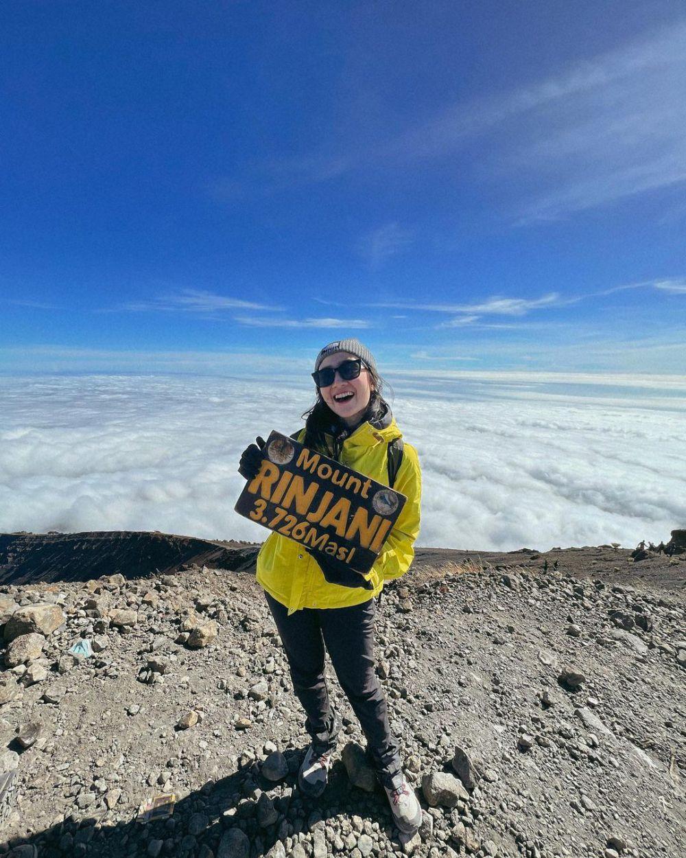 Seleb Yang Berhasil Mendaki Gunung Rinjani