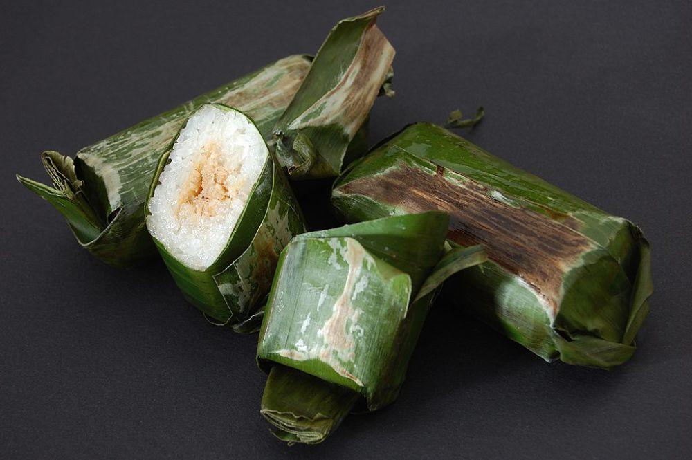 Jajanan Tradisional Indonesia Yang Dibungkus Daun Pisang