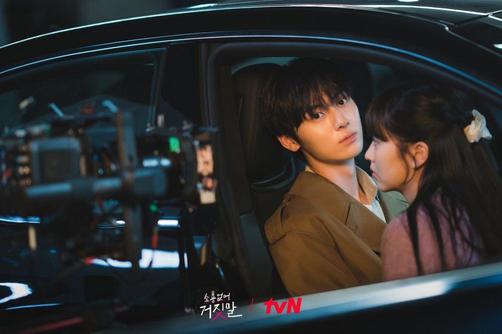 Keakraban Kim So Hyun Dan Minhyun Di Balik Layar