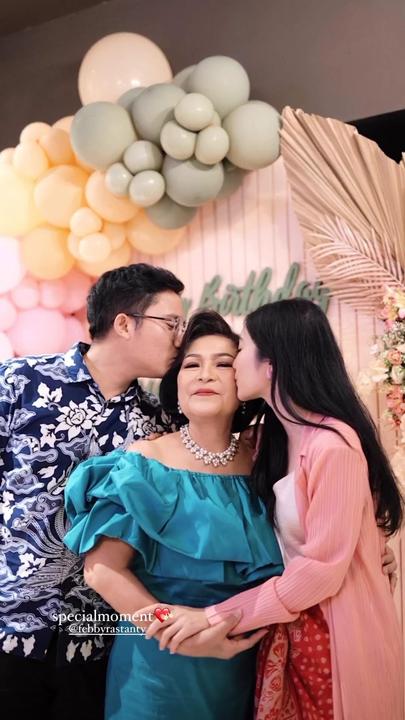 9 Potret Febby Rastanty Saat Pesta Ulang Tahun Sang Mama