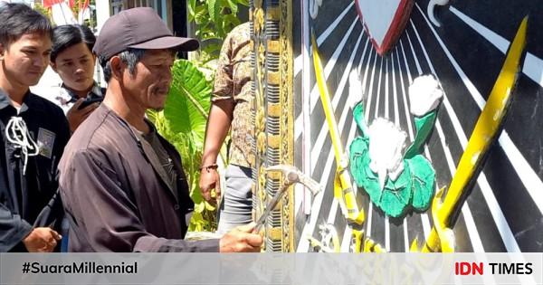 Anggota Perguruan Silat Di Tulungagung Bongkar Logo Tugu