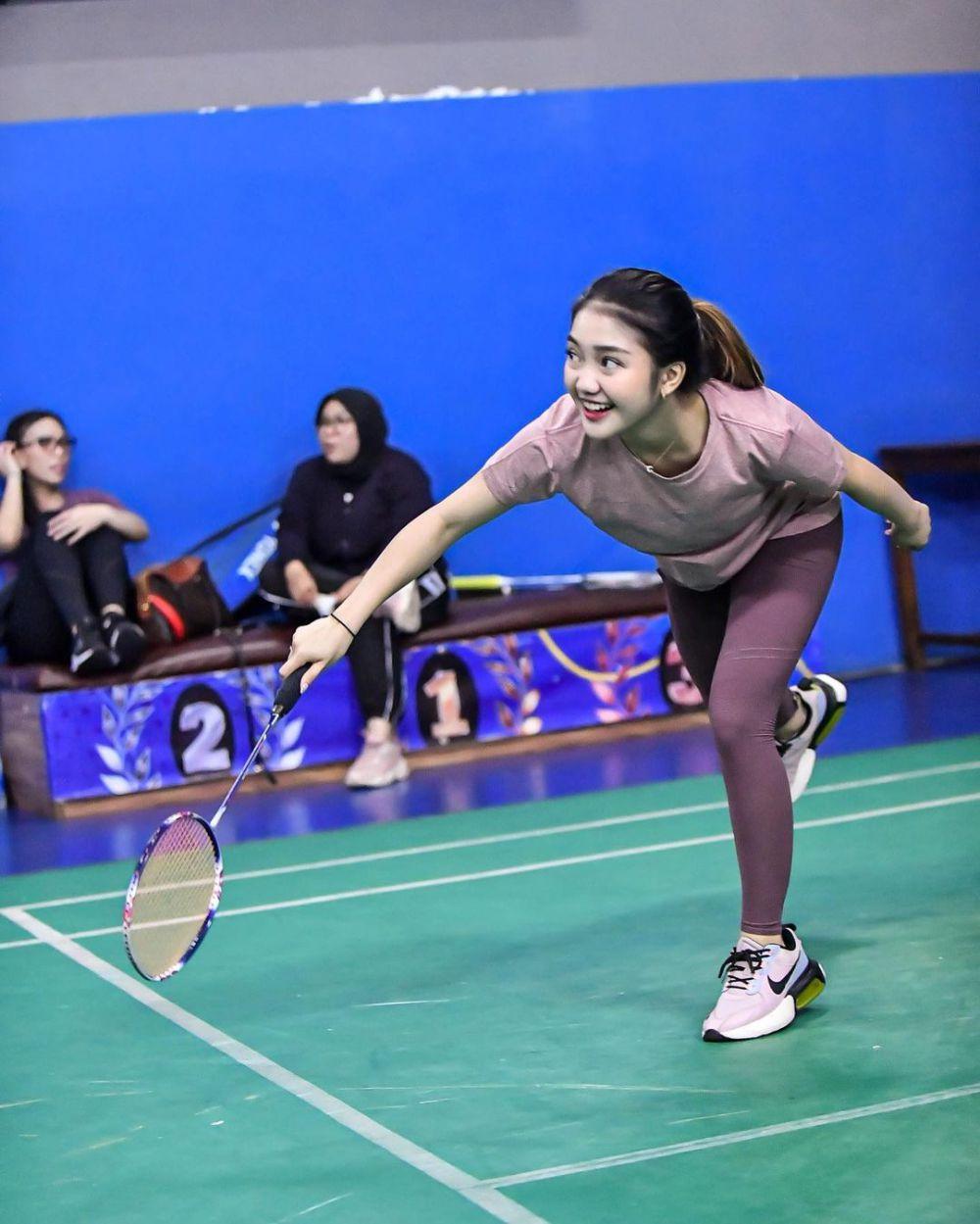 Momen Chandrika Chika Main Badminton Ceria Dan Energik