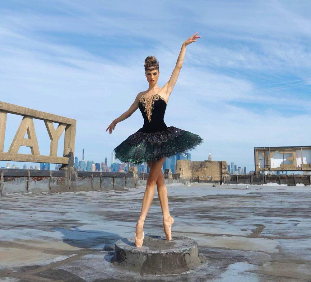 7 Potret State Costume Finalis Miss USA 2023 Ada Balerina