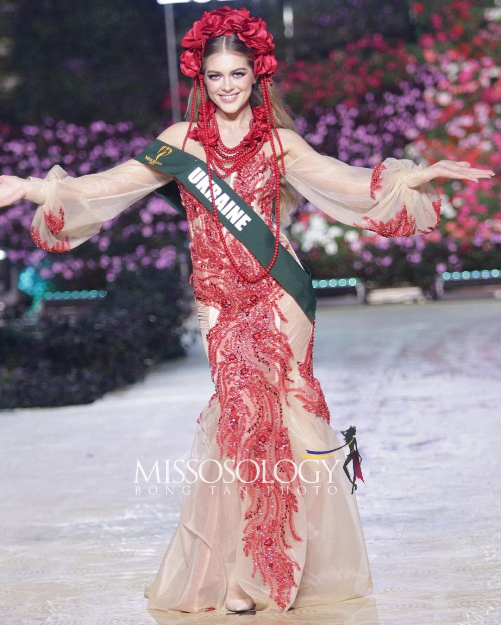 Potret National Costume Finalis Miss Earth Dari Eropa