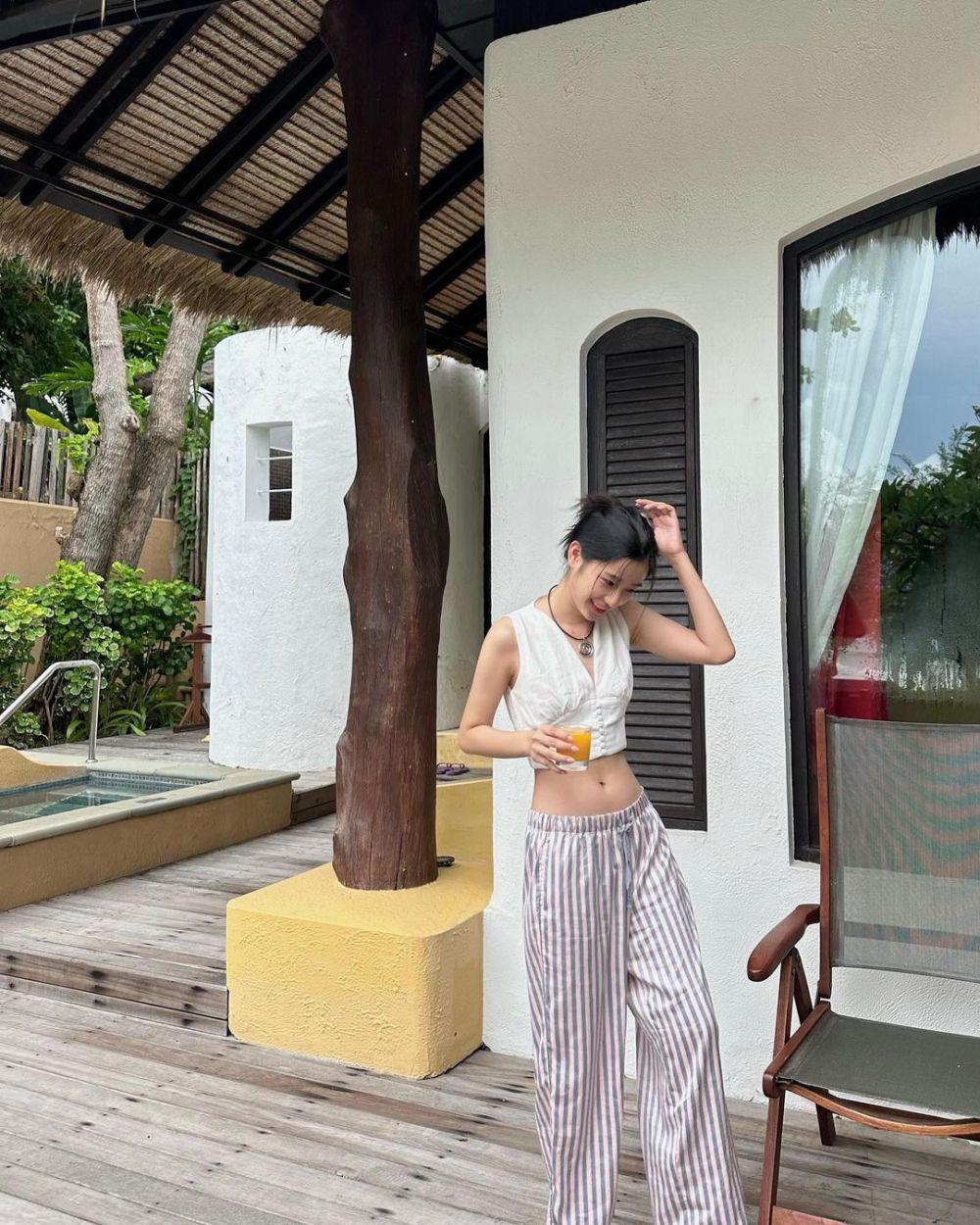 8 Inspirasi Outfit Stripes Ala Tu Tontawan Super Catchy