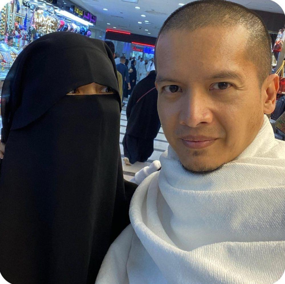 Seleb Tanah Air Yang Tampil Bercadar Saat Umrah Tahun Baru