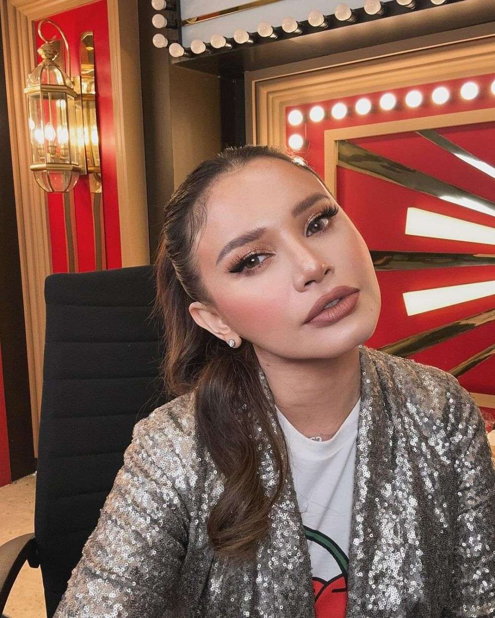 Rossa Tampil Dengan Make Up Bold Ala Tasya Farasya