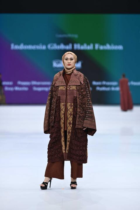 12 Inspirasi Baju Modest Bernuansa Etnik Di IFW 2024 Ciamik