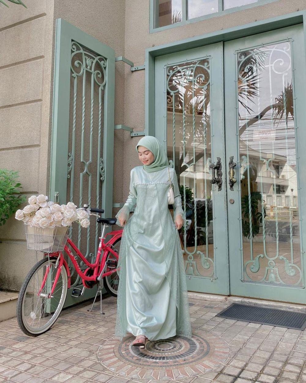 8 OOTD Hijab Buat Kondangan Ala Nola Clara Arsyi