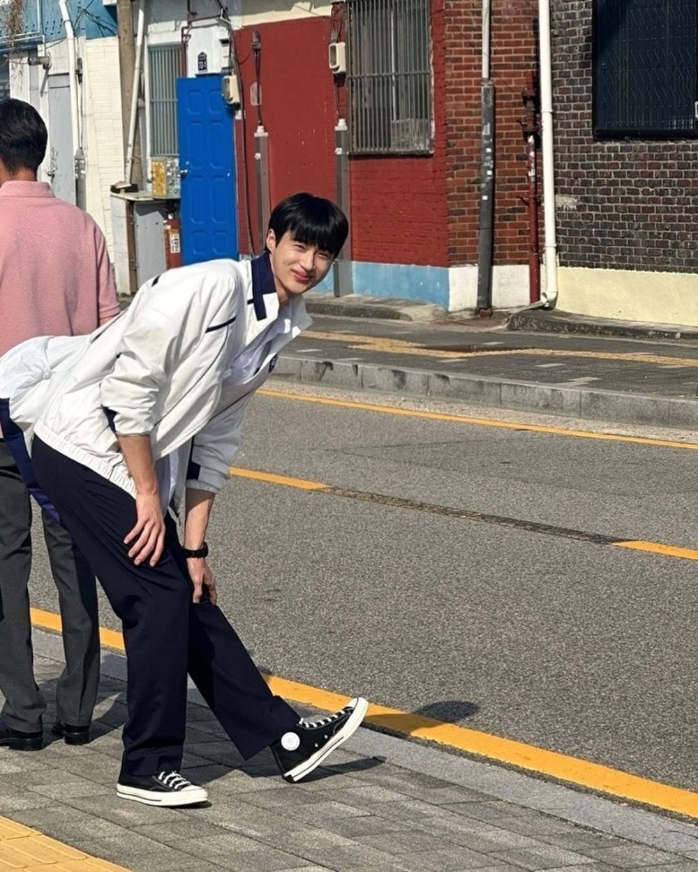 Potret Byeon Woo Seok Di Balik Layar Lovely Runner