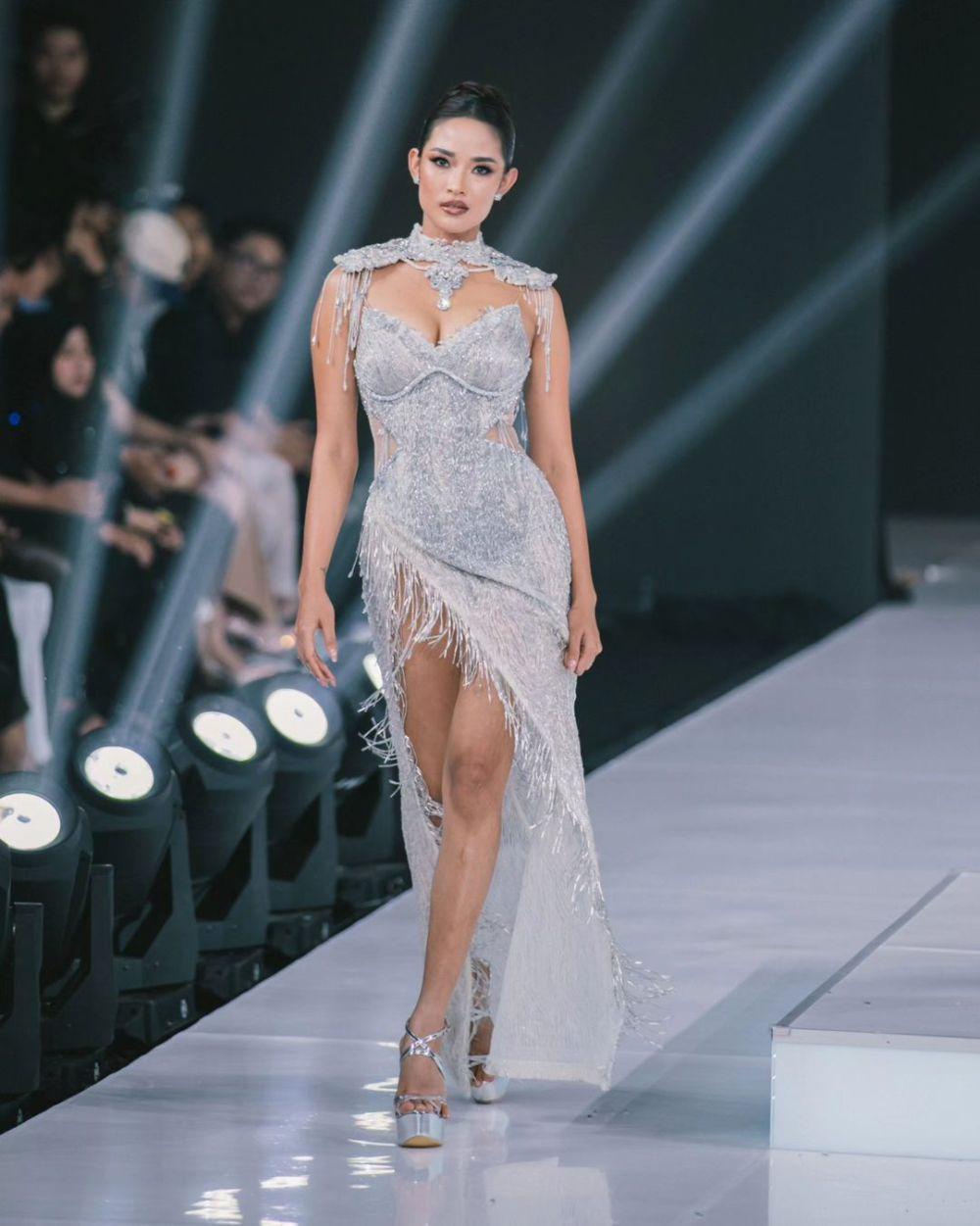 Finalis Miss Mega Bintang Di Preliminary Evening Gown