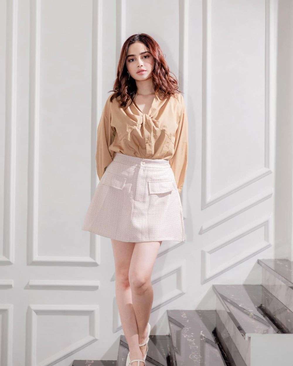 9 Inspirasi OOTD Earth Tone Ala Syifa Hadju Cakep Deh