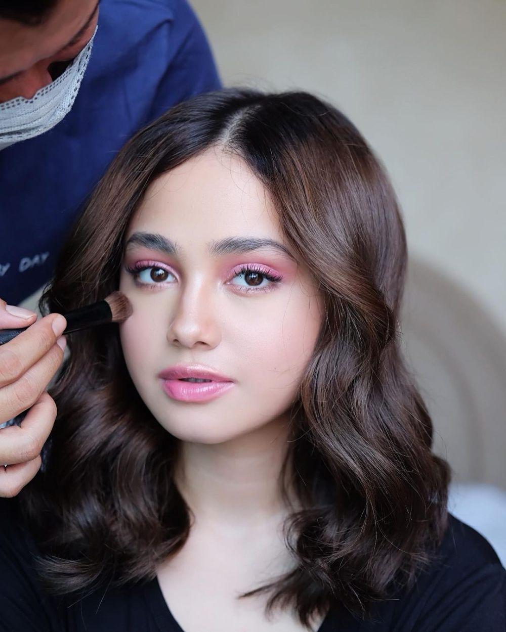 Inspirasi Makeup Kondangan Ala Syifa Hadju Elegan