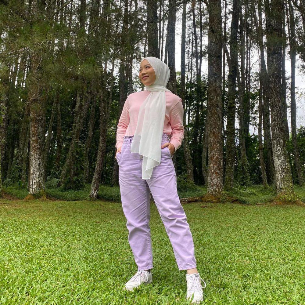 Inspirasi Outfit Kuliah Dengan Celana Stylish Dan Sopan