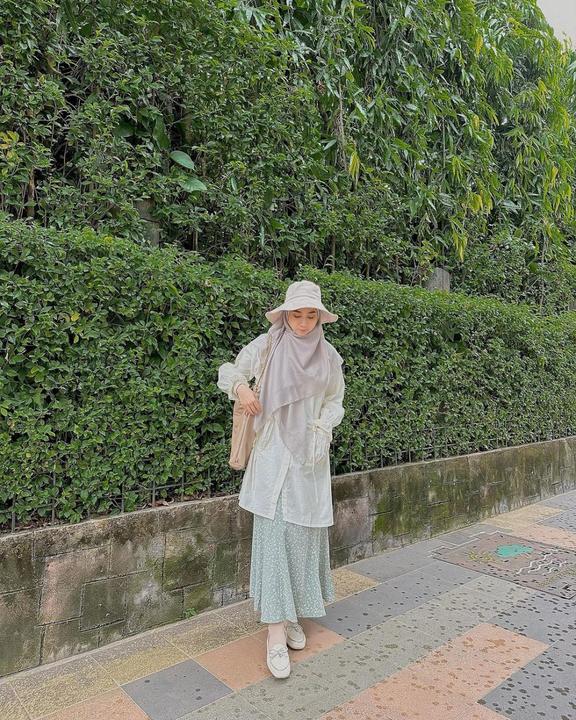 Ide Outfit Piknik Hijab Untuk Kulit Cool Undertone