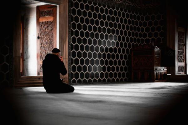 Bacaan Doa Setelah Sholat Fardhu 5 Waktu Sesuai Sunnah