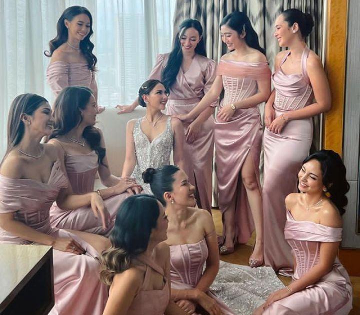 Inspirasi Gaun Bridesmaid Ala Pernikahan Artis Indonesia