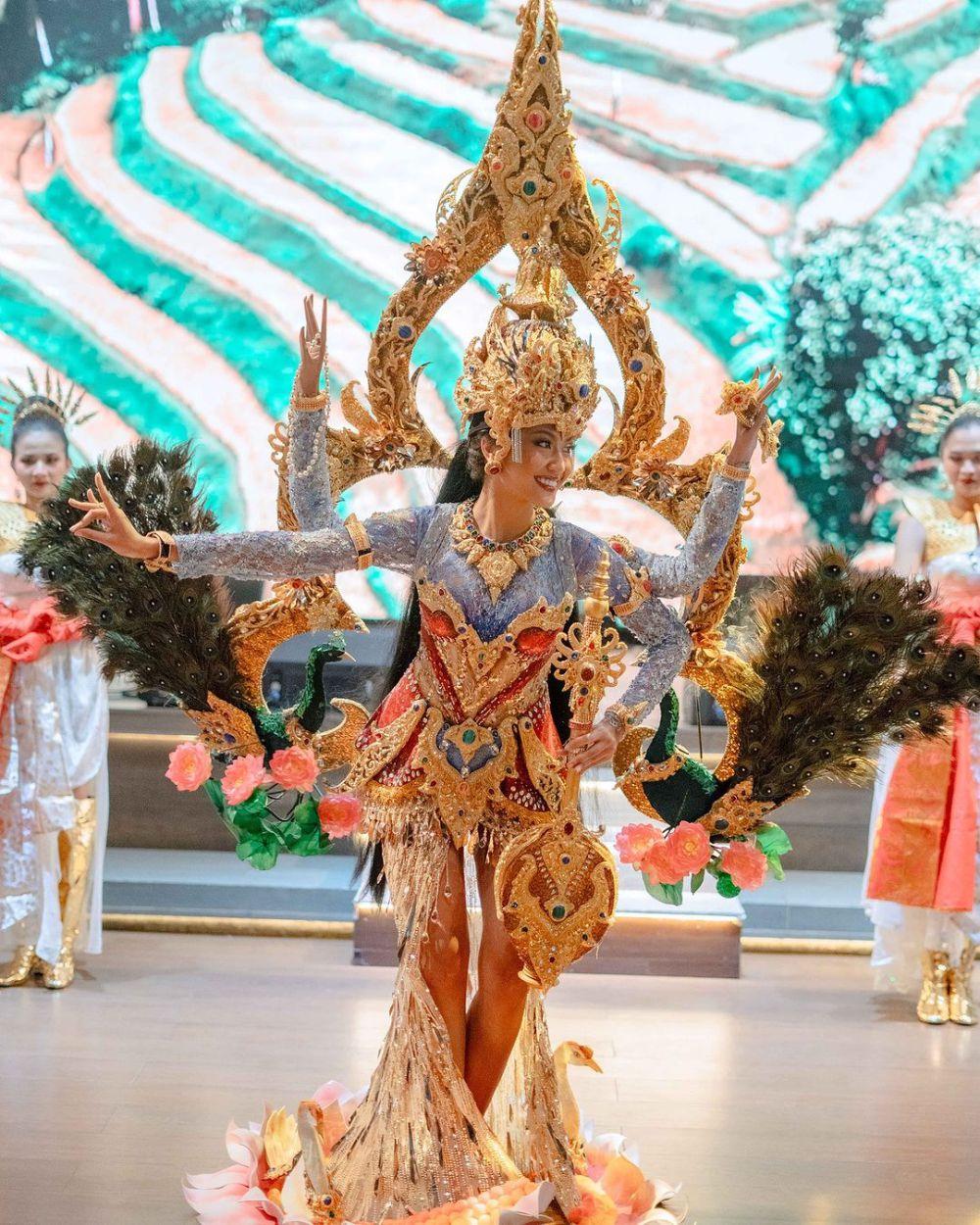 Potret Kostum Nasional Wakil Indonesia Untuk Miss Cosmo 2024