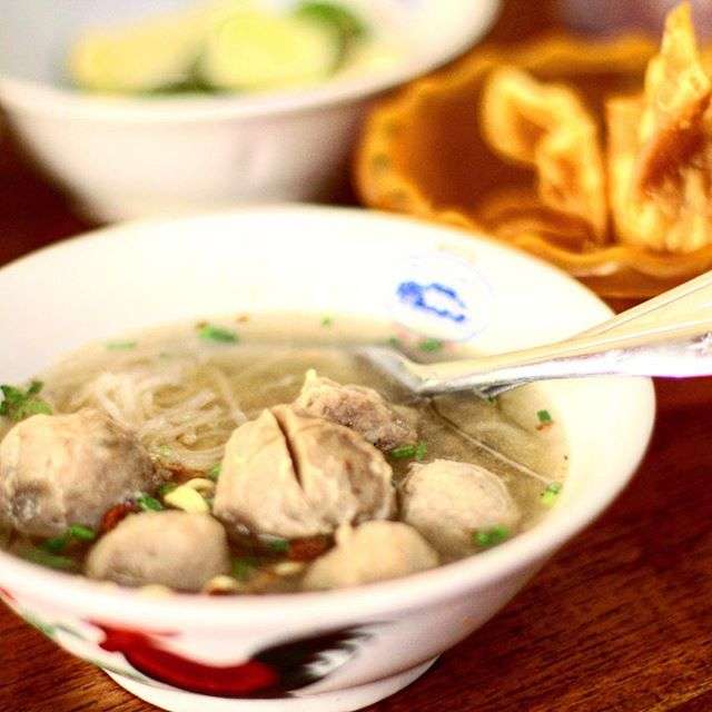 Ini 7 Warung Bakso Paling Enak Yang Bisa Kamu Kunjungi Di Surabaya