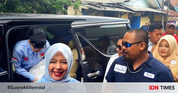 Kunjungi Ahmad Dhani Di Rutan Istri Sandiaga Uno Bawakan Camilan