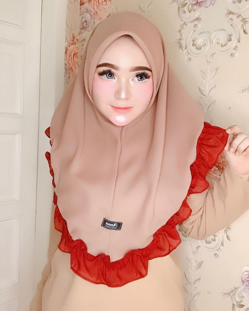 10 Potret Menawan Herlin Kenza Si Hijaber Barbie Asal Aceh