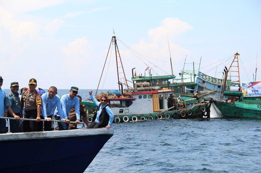 Begini Galaknya Menteri Susi Saat Tenggelamkan 13 Kapal Vietnam