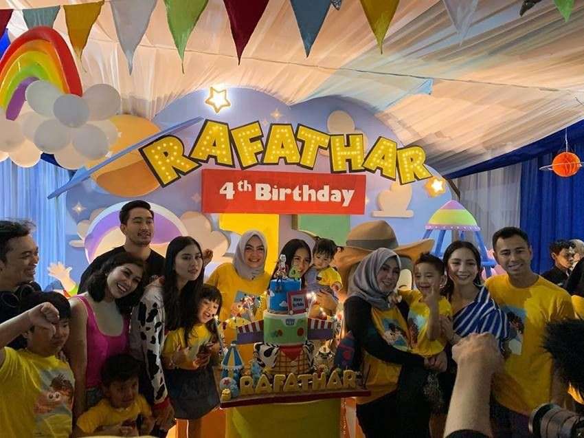 Dirayakan Sederhana Potret Pesta Ulang Tahun Rafathar Yang Ke