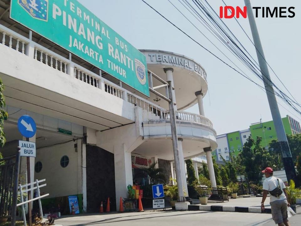 Penumpang Transjakarta Protes Antrean Di Halte Mengular