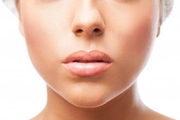 5 Cara Alami Dan Efektif Memerahkan Bibir Yang Gelap