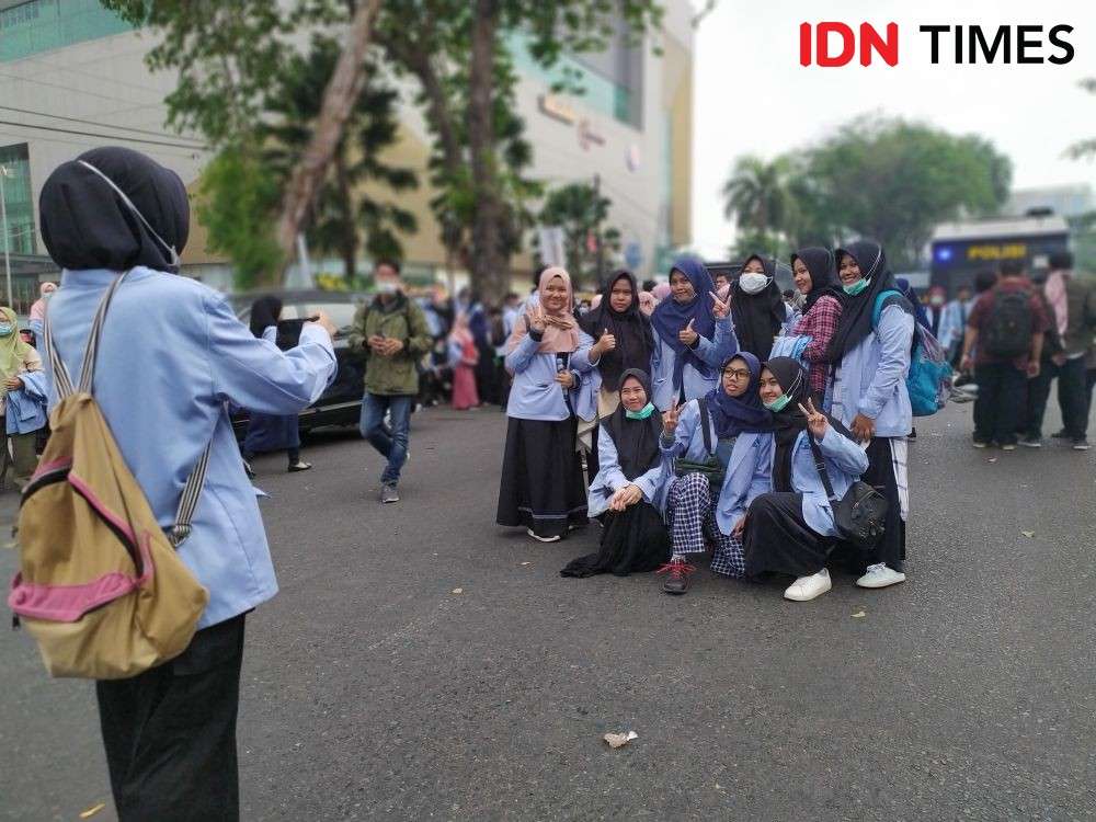 FOTO Ini Potret Mahasiswa Dan Polisi Dibalik Unjuk Rasa Di Palembang