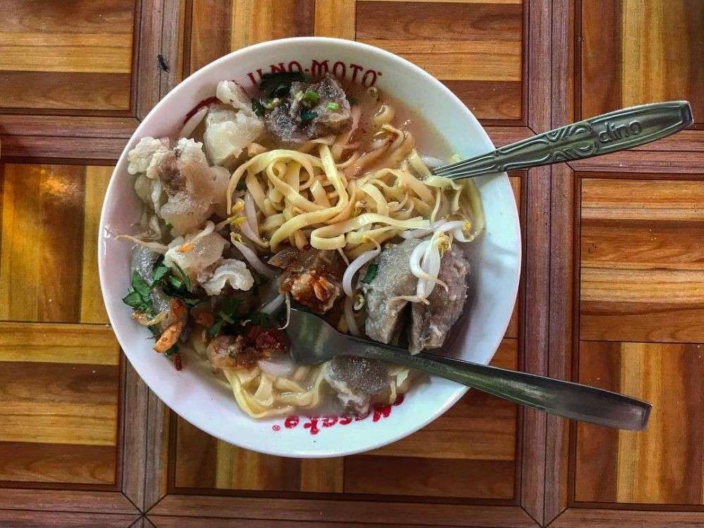 10 Rekomendasi Tempat Makan Mie Kocok Di Bandung