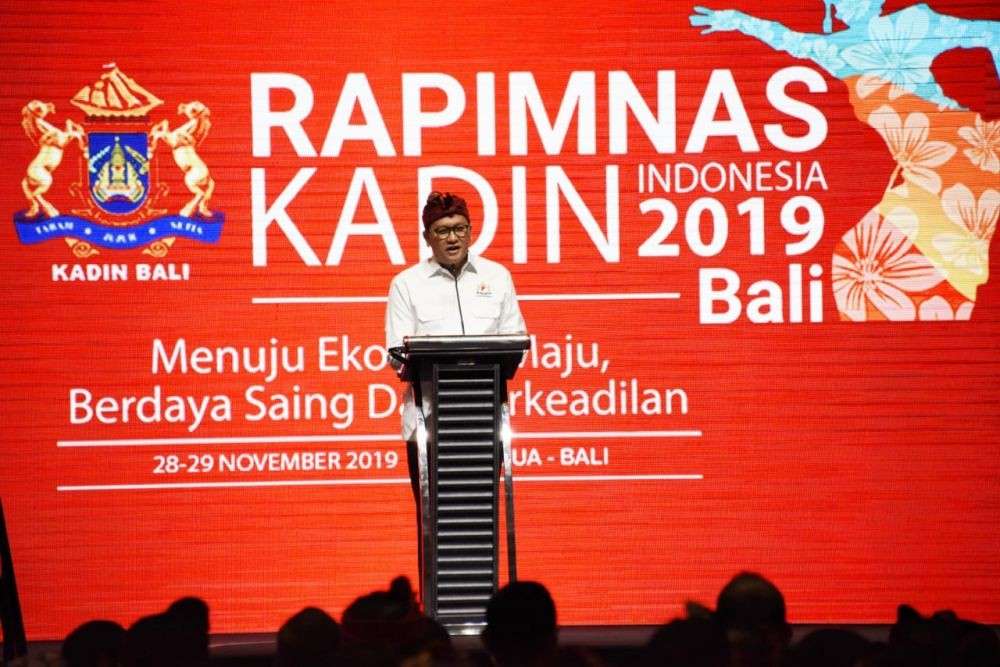 Ridwan Kamil Raih Penghargaan Gubernur Terbaik Di Kadin Award