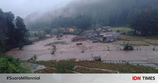 Breaking Hujan Deras Banjir Terjang Permukiman Di Gunung Halu Kbb