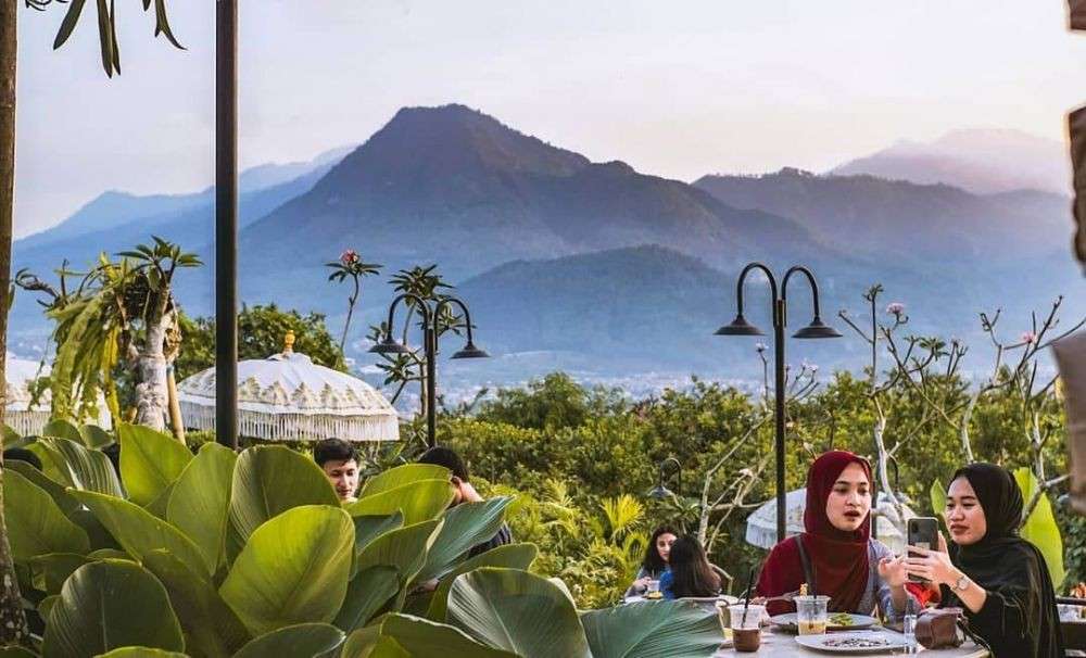 17 Rekomendasi Cafe Di Malang Raya Hits Dan Instagramble