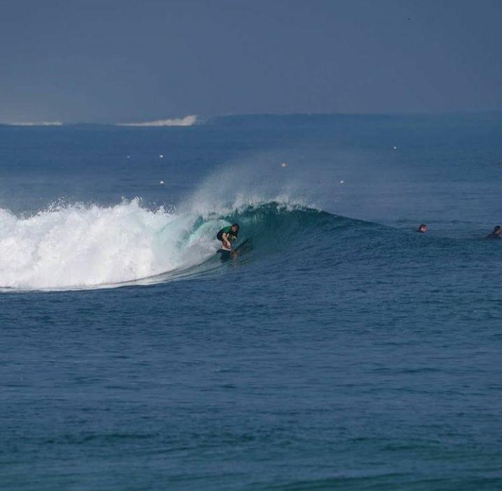 Pesona Ombak Di Pantai Pesisir Barat Surganya Peselancar