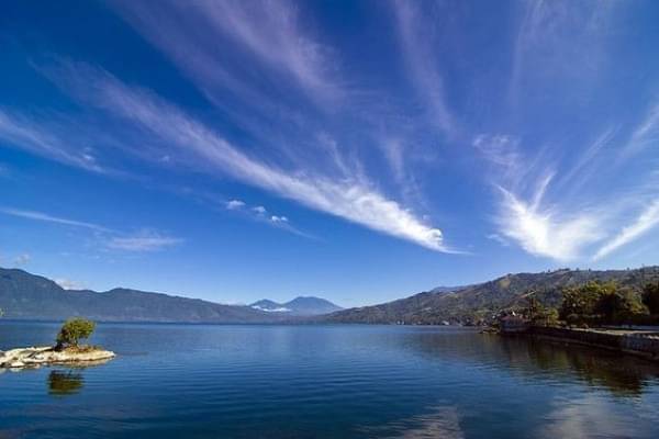 Pesona Keindahan Danau Singkarak Yang Wajib Kamu Jelajahi