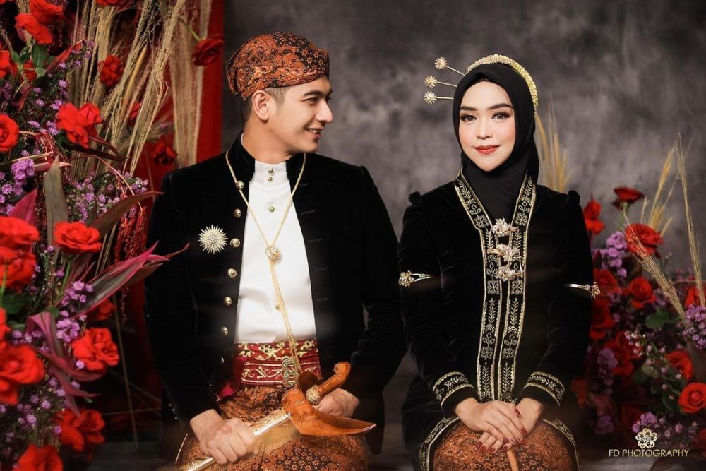 Ide Prewed Adat Jawa Ala Ria Ricis Dan Teuku Ryan