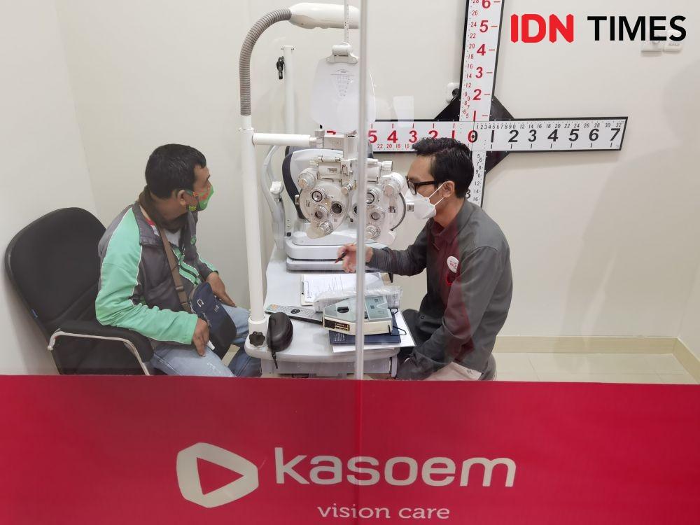 Bagi Kacamata Kasoem Buka Vision Care Hearing Center