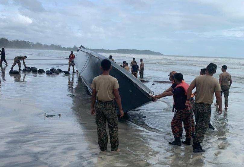 Kapal Pengangkut 50 WNI Tenggelam Di Johor Malaysia