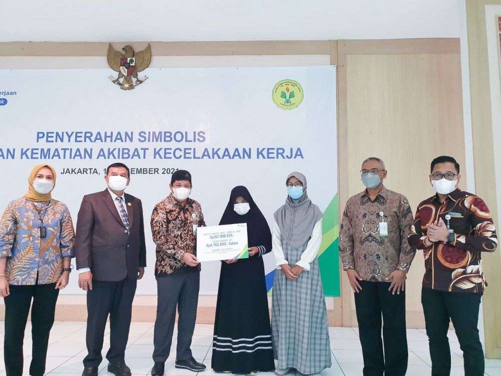 Guru Meninggal Usai Mengajar BPJAMSOSTEK Serahkan Santunan