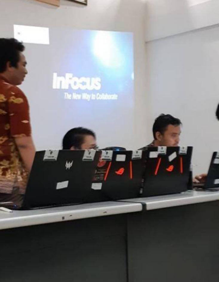 10 Potret Lucu Saat Siswa Presentasi Ini Bikin Ngakak